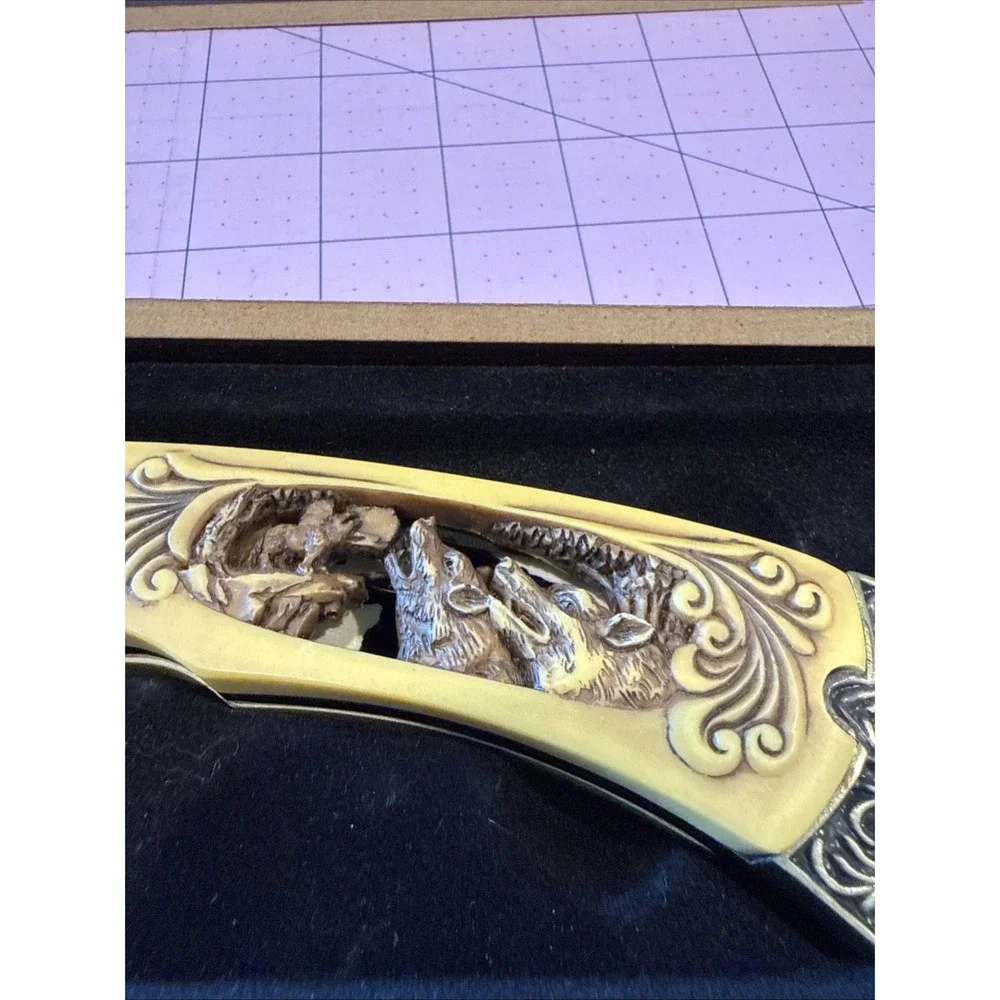 Wolf Carved Handle Collectible Knife In Original Box